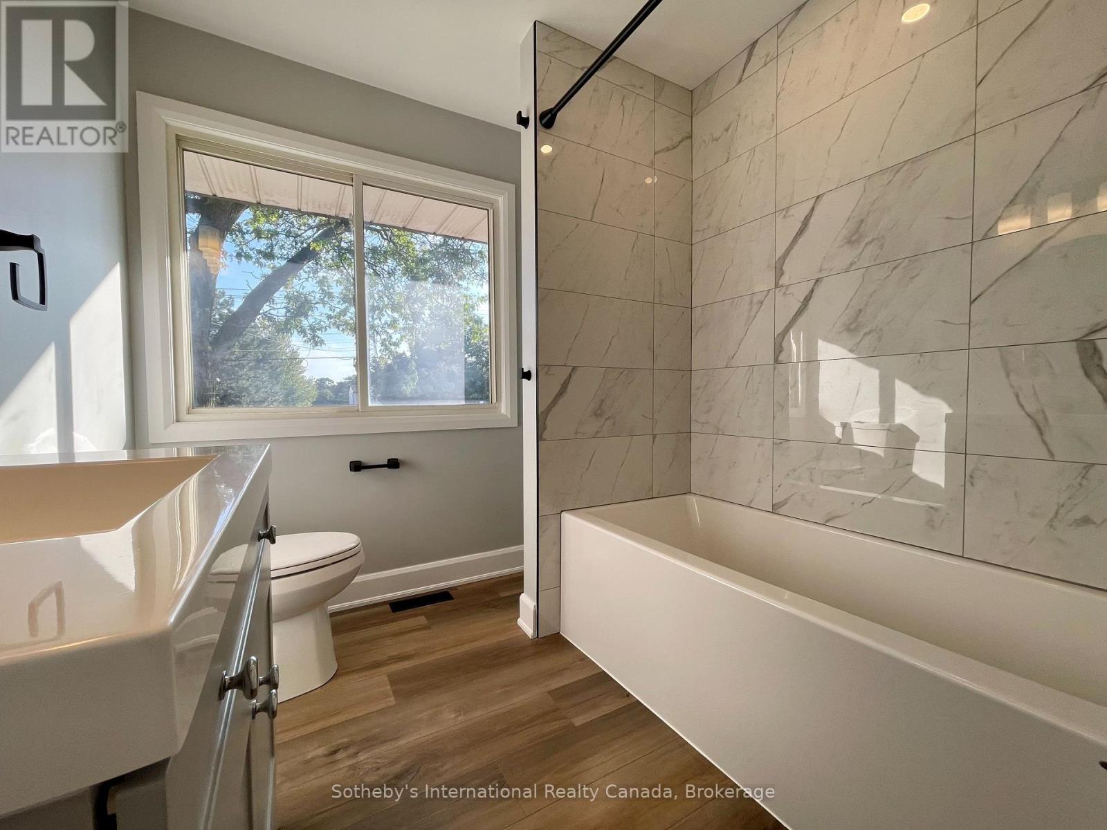 MAIN LEVEL - 39 SILVERCREEK PARKWAY N
