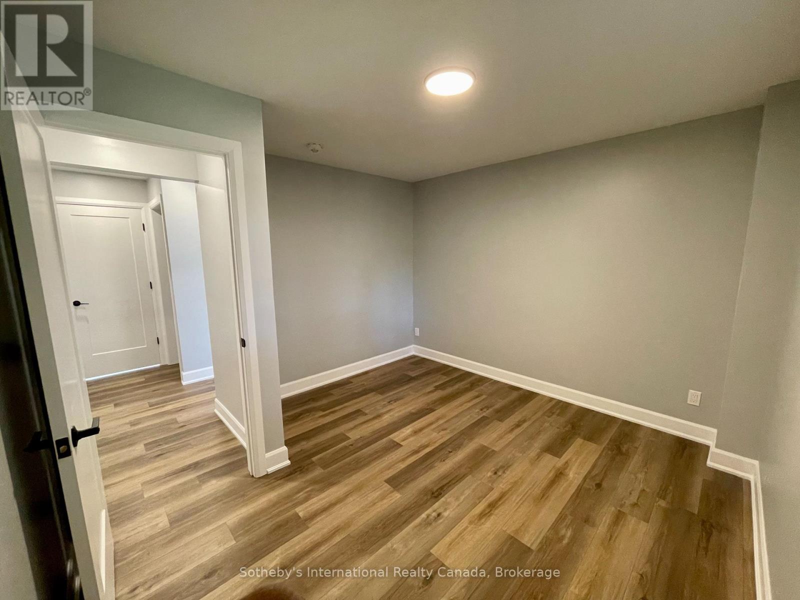 MAIN LEVEL - 39 SILVERCREEK PARKWAY N