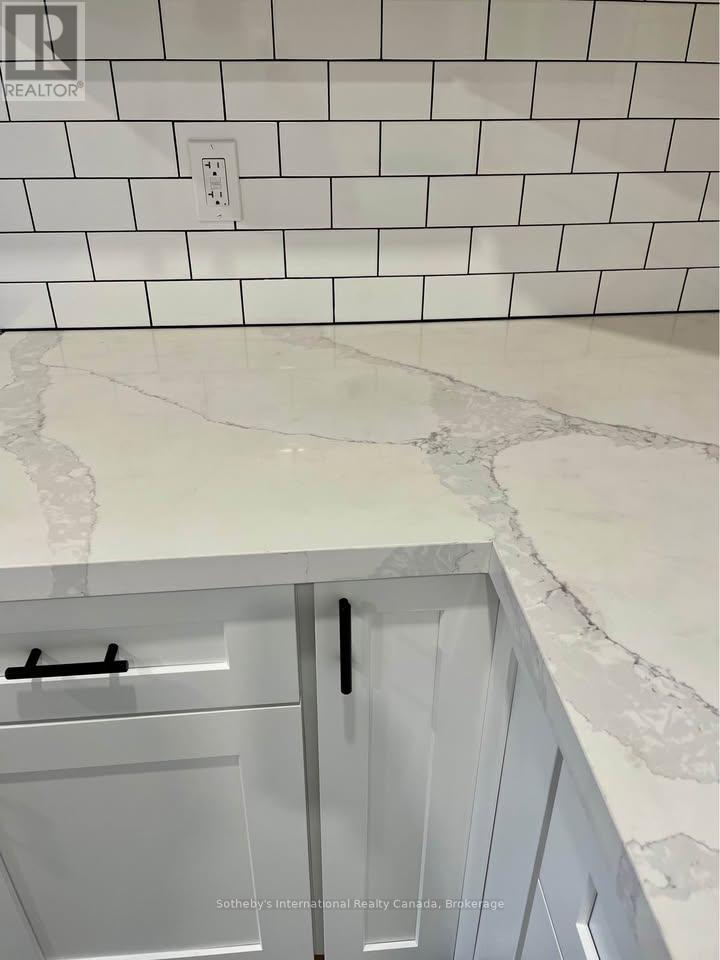 MAIN LEVEL - 39 SILVERCREEK PARKWAY N