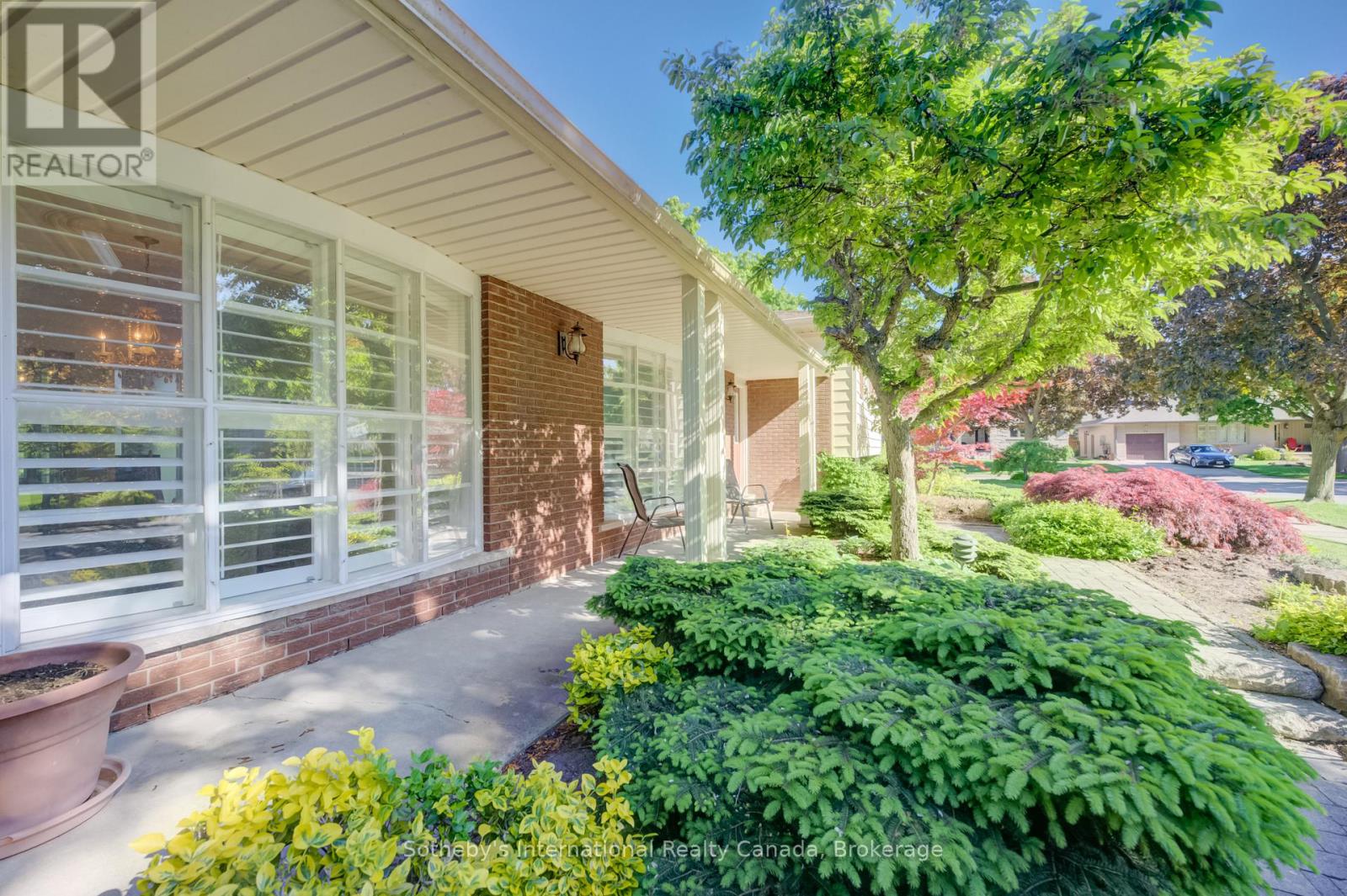 14 VIEWMONT CLOSE