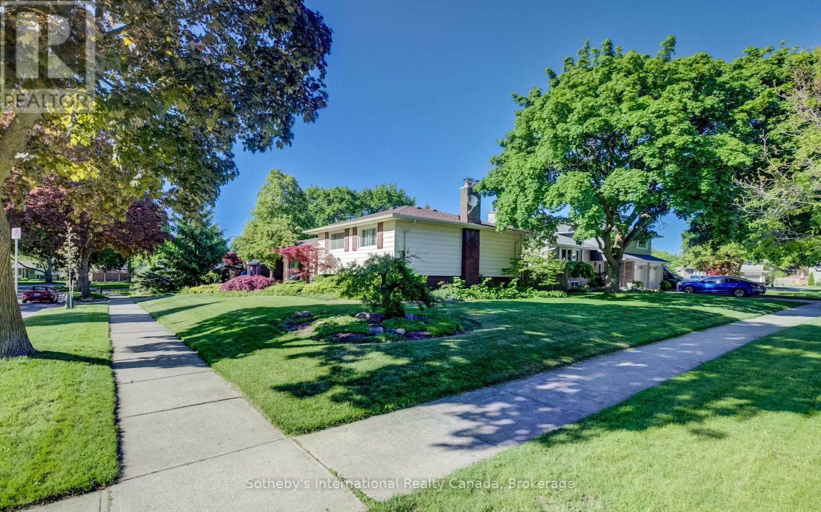 14 VIEWMONT CLOSE