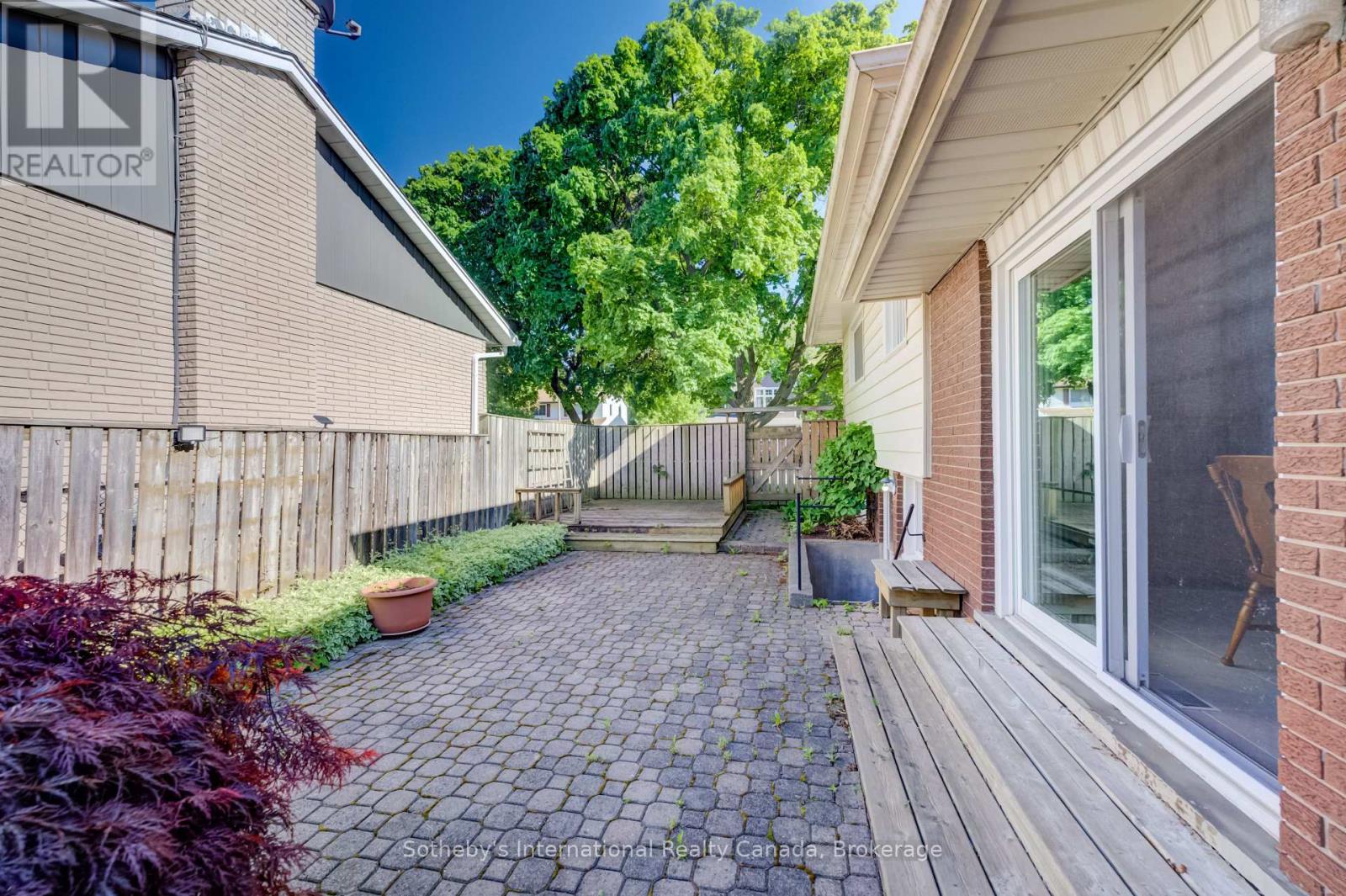 14 VIEWMONT CLOSE
