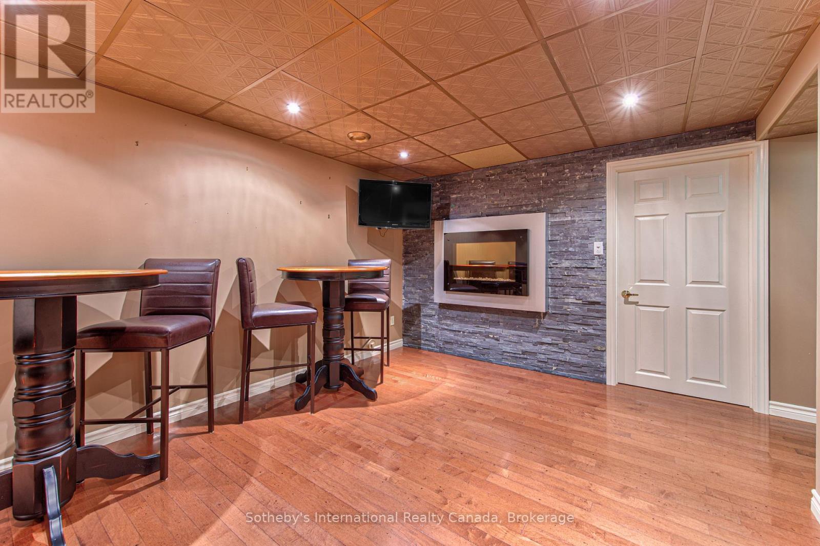 179 WESTCHESTER DRIVE W