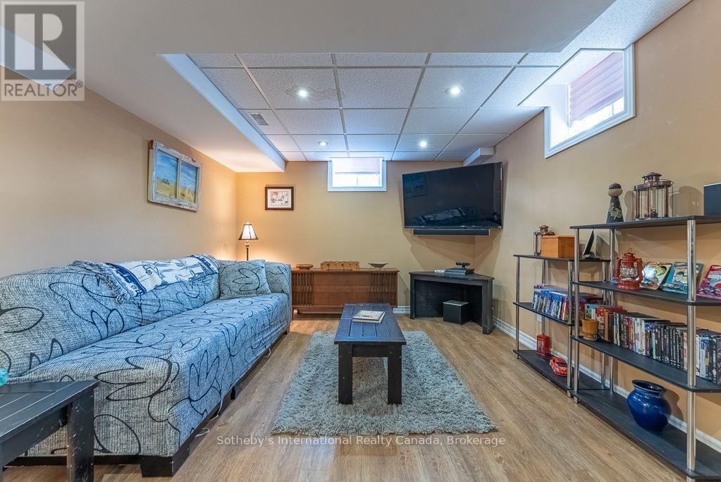 12 BOUSFIELD COURT