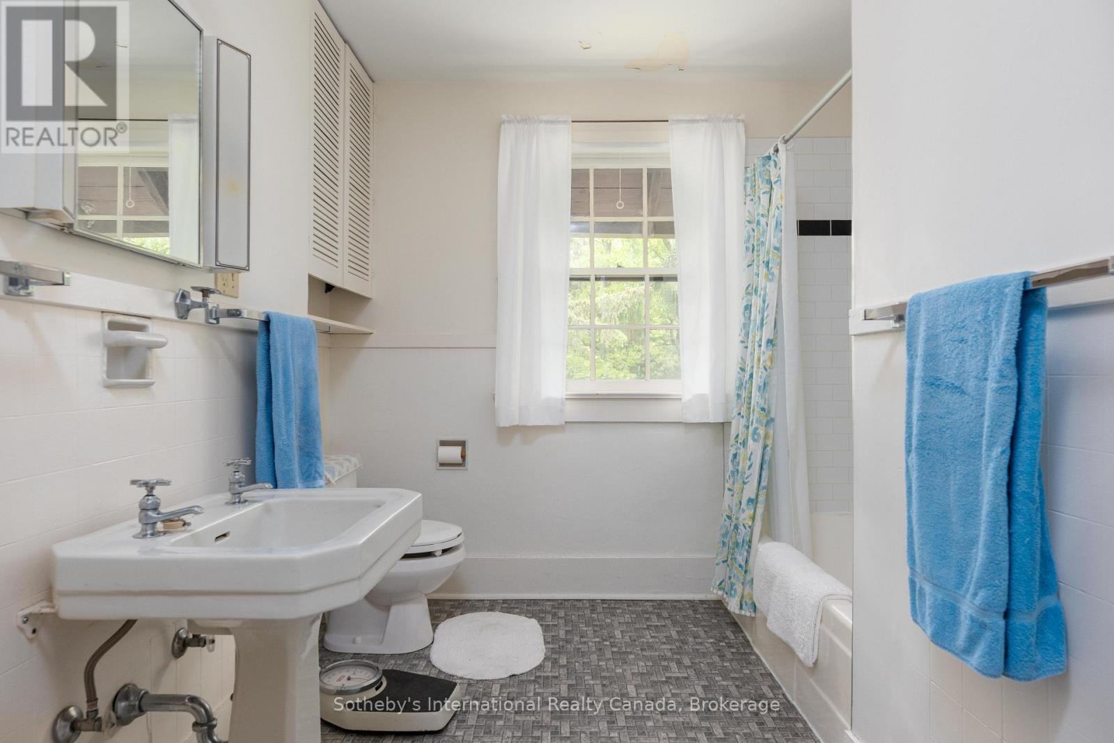 683 POINT ABINO ROAD S