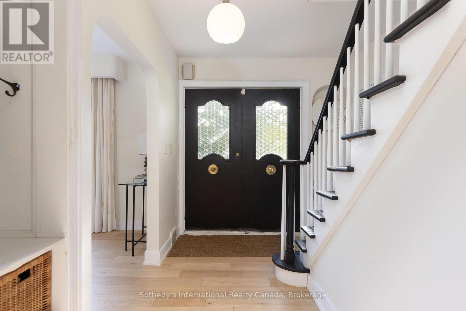 27 ARCADE CRESCENT