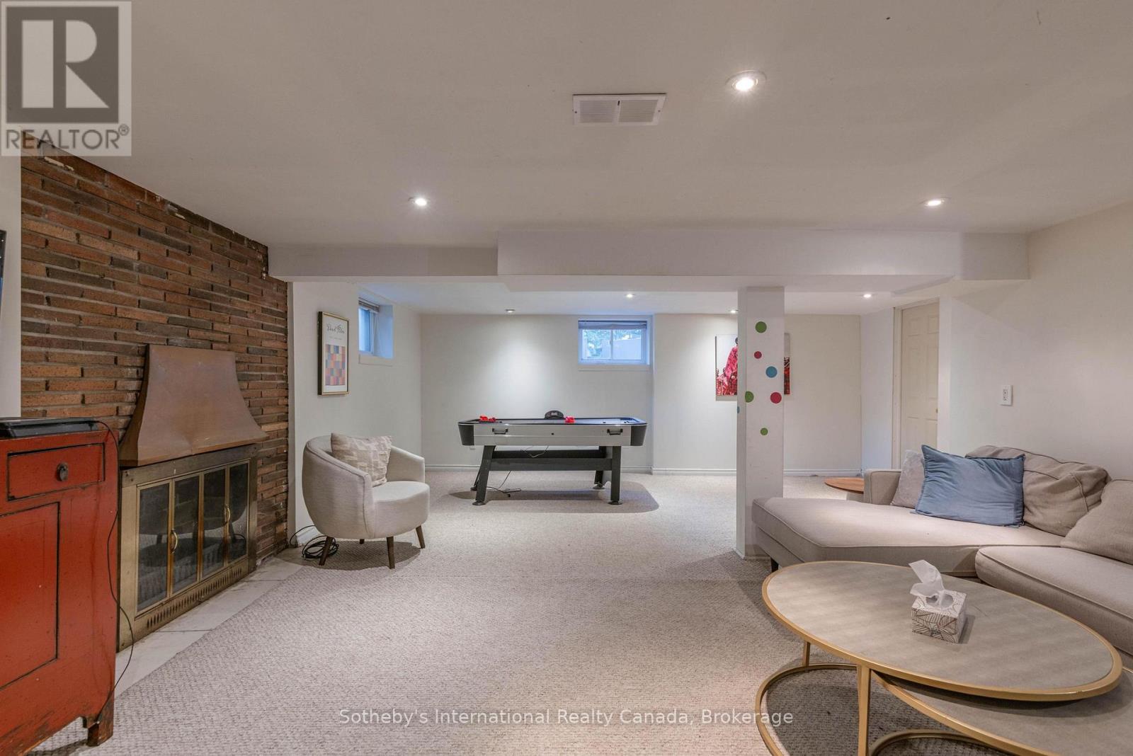 27 ARCADE CRESCENT