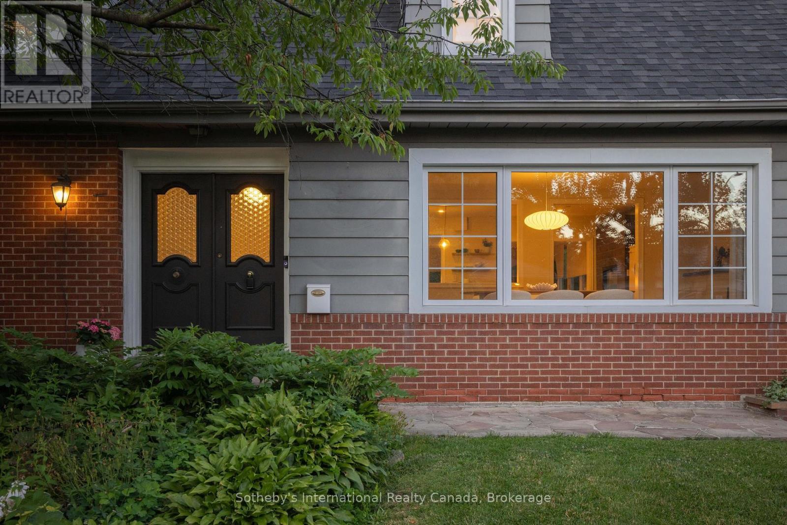 27 ARCADE CRESCENT