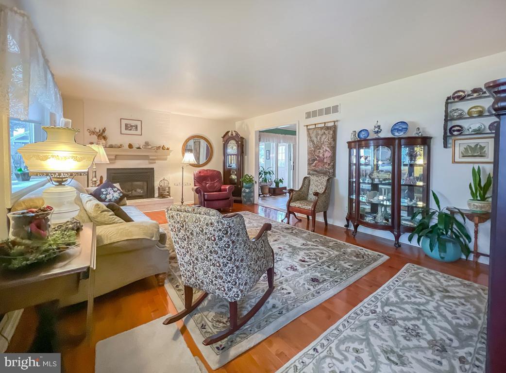 308 W ROCKY COURT W W