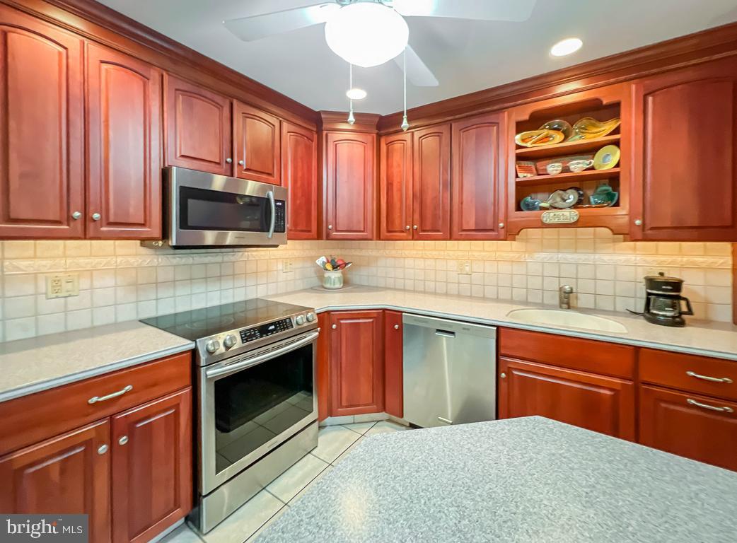 308 W ROCKY COURT W W