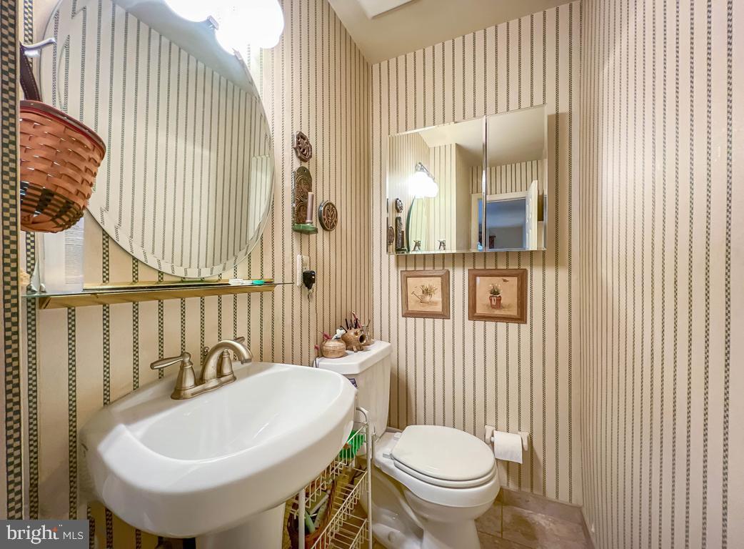 308 W ROCKY COURT W W