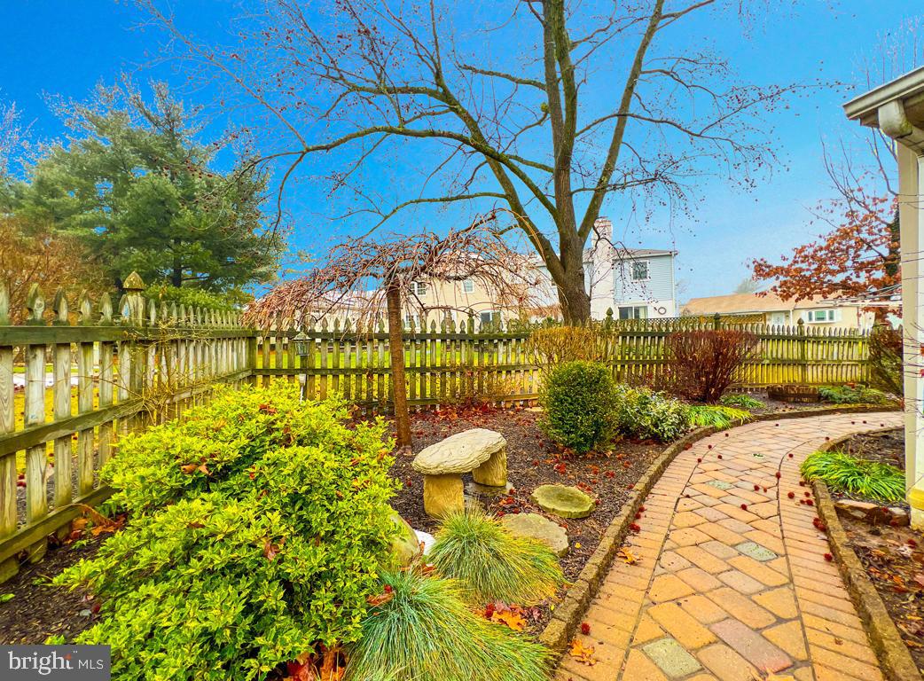 308 W ROCKY COURT W W