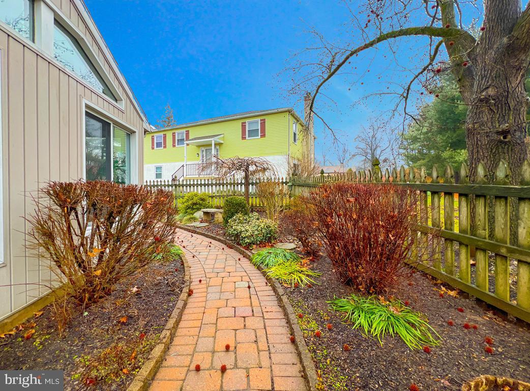 308 W ROCKY COURT W W