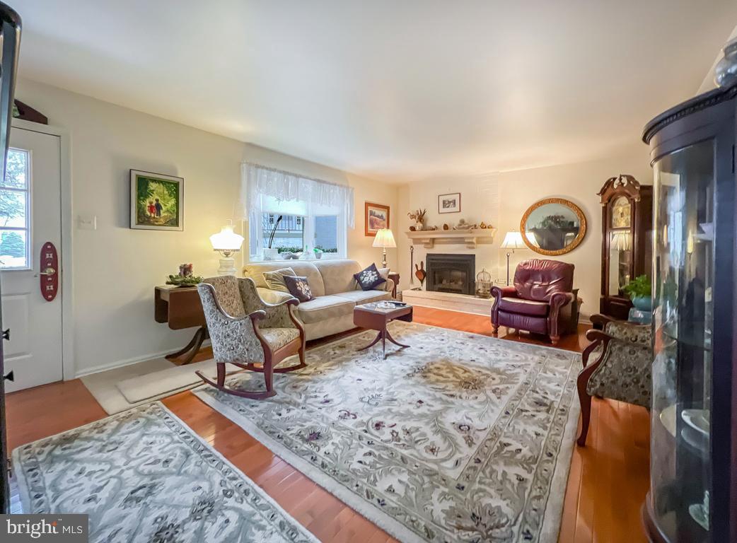 308 W ROCKY COURT W W