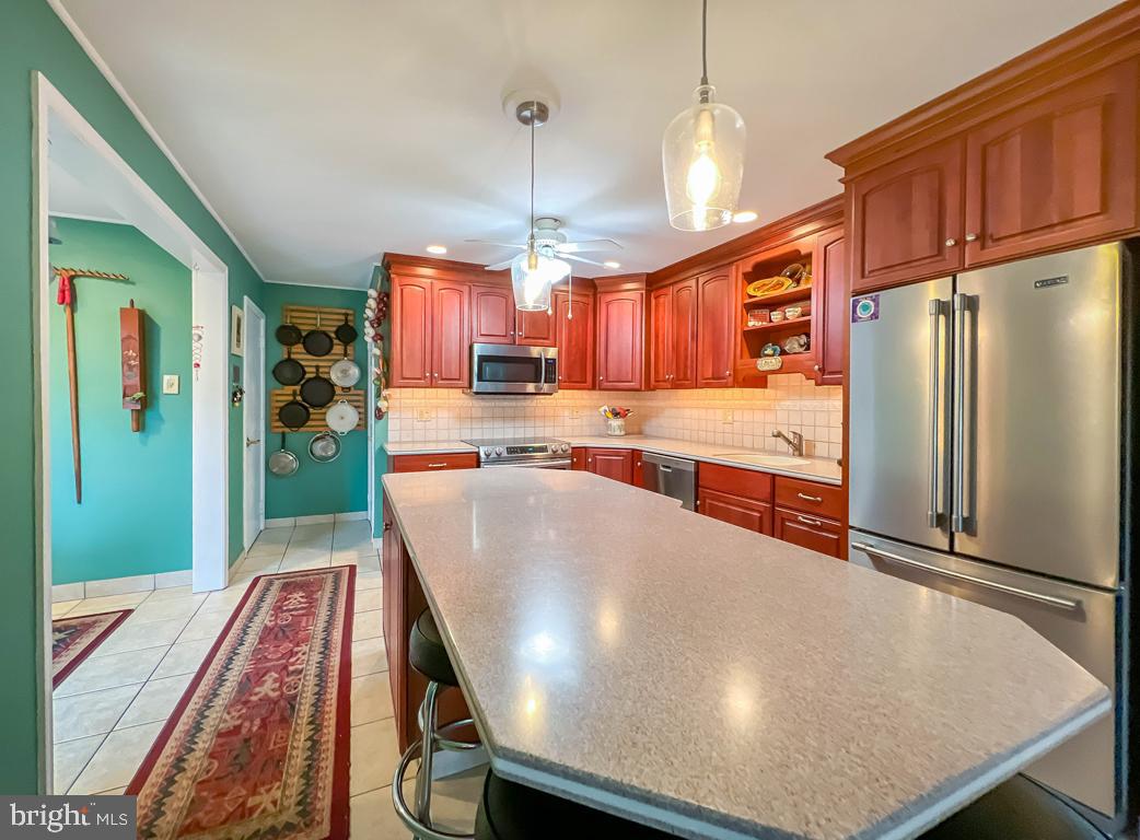 308 W ROCKY COURT W W