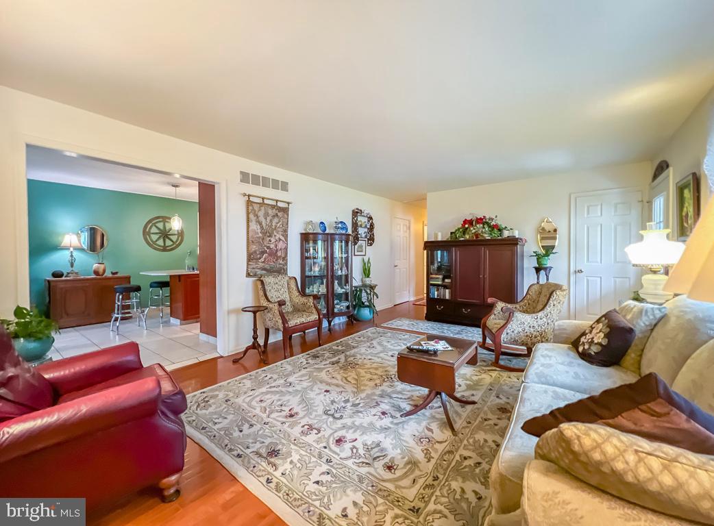 308 W ROCKY COURT W W