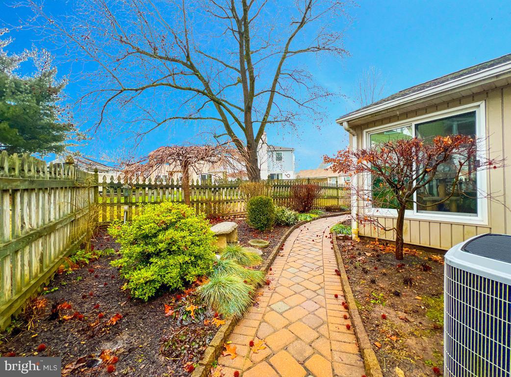 308 W ROCKY COURT W W