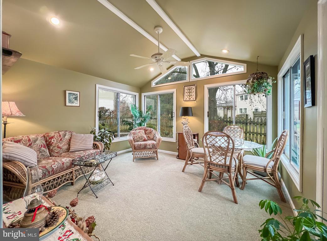 308 W ROCKY COURT W W