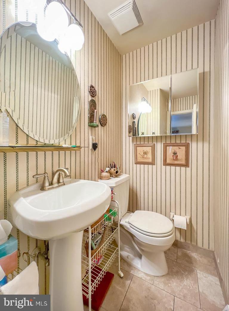 308 W ROCKY COURT W W