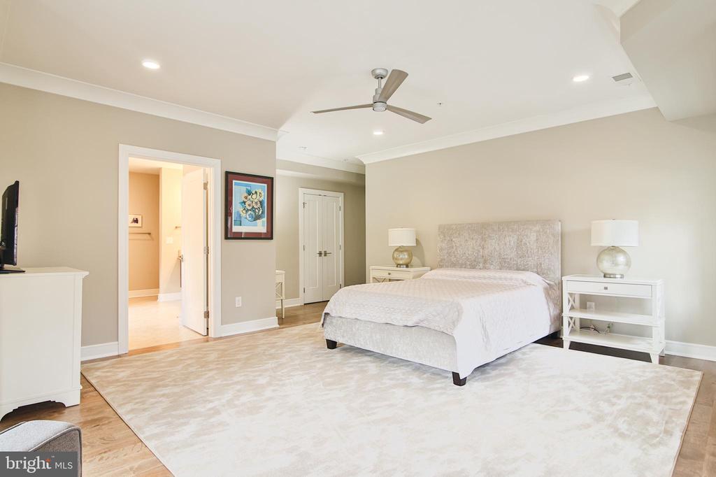 146 N CLINTON STREET