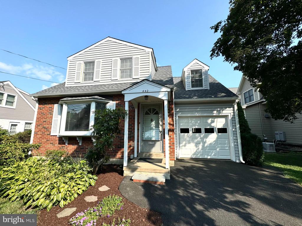 442 MAPLE AVENUE