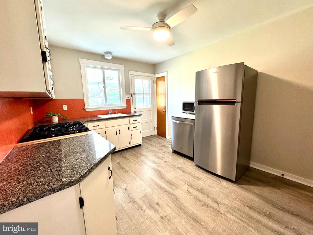 442 MAPLE AVENUE