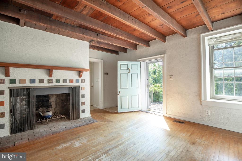 11 WINTERSET COURT