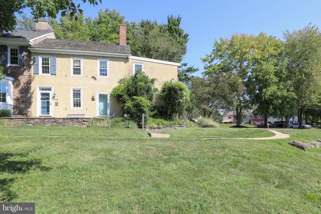 11 WINTERSET COURT