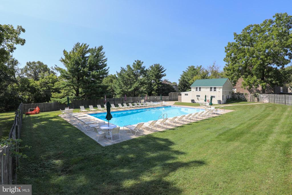 11 WINTERSET COURT