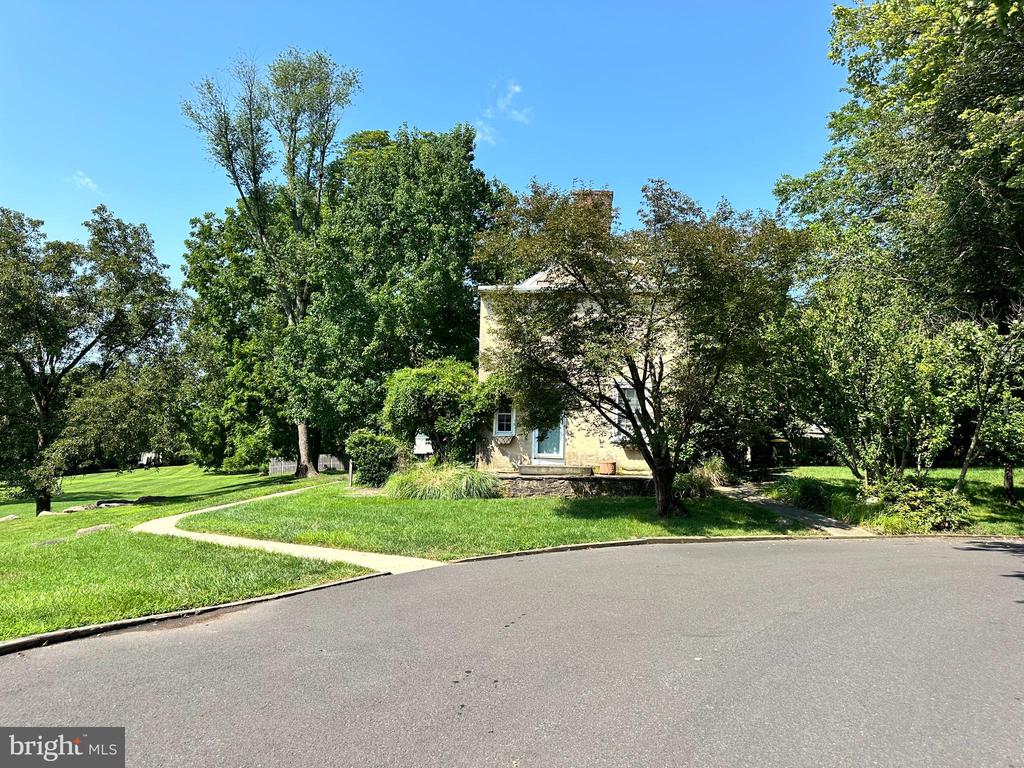 11 WINTERSET COURT