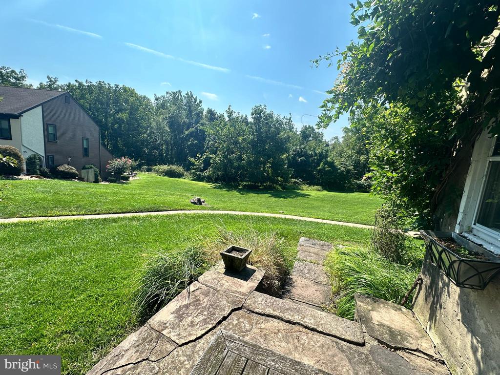 11 WINTERSET COURT