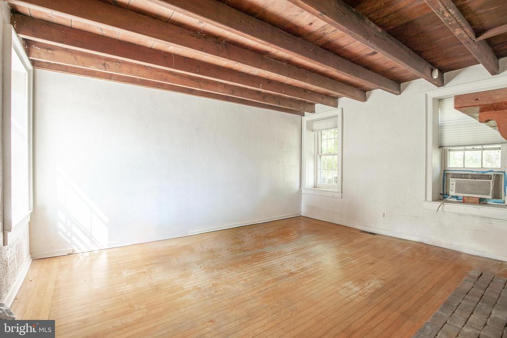 11 WINTERSET COURT