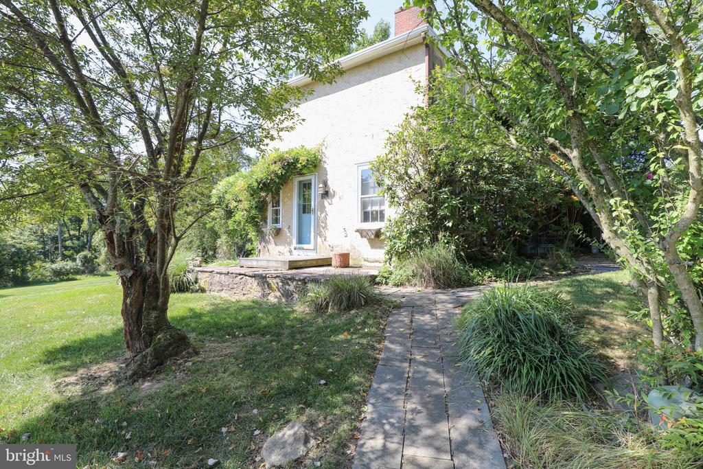 11 WINTERSET COURT