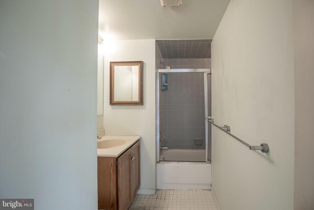 11 WINTERSET COURT