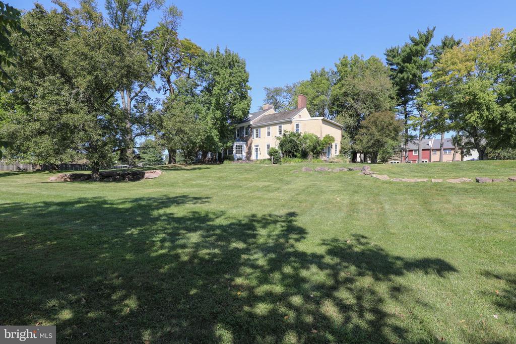 11 WINTERSET COURT