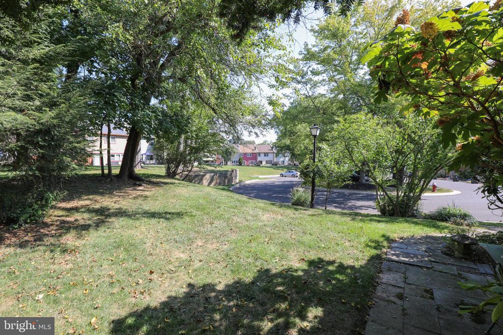11 WINTERSET COURT