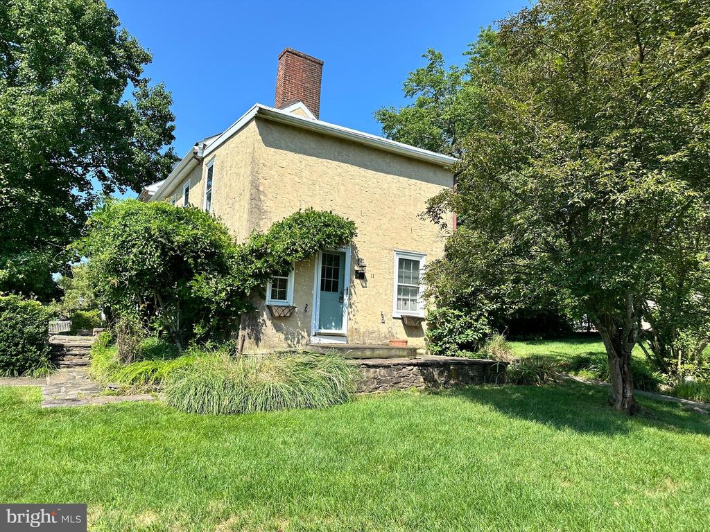 11 WINTERSET COURT