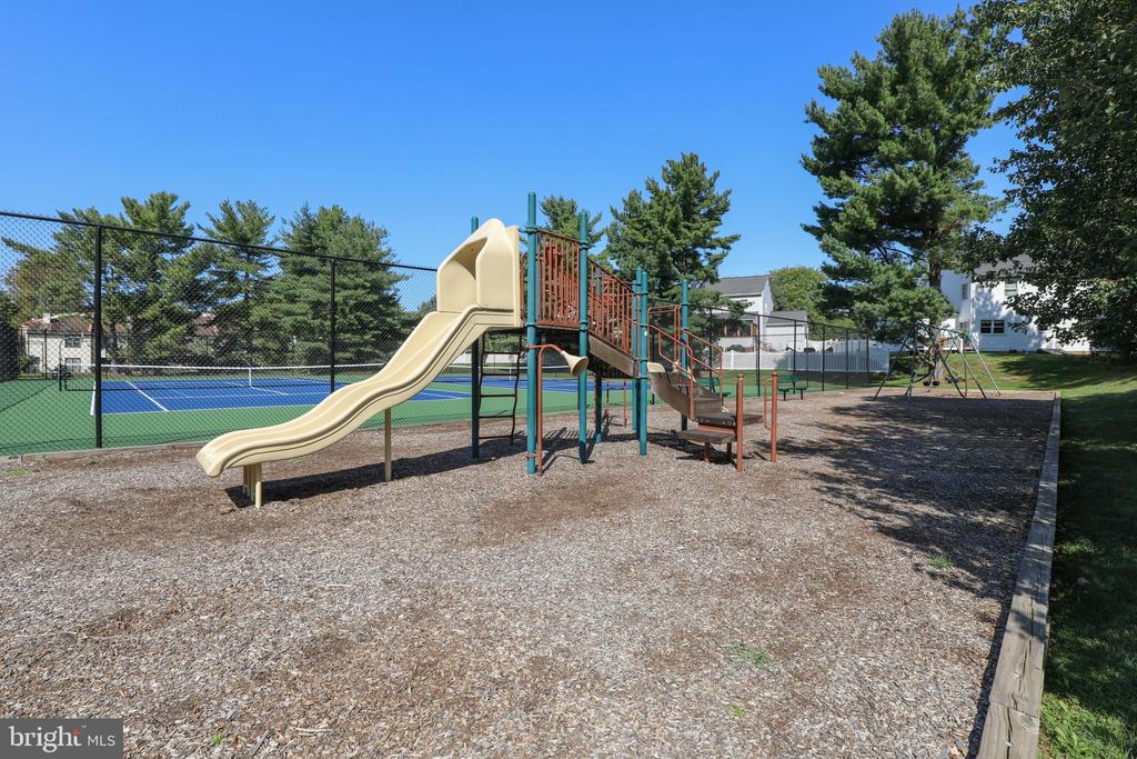 11 WINTERSET COURT