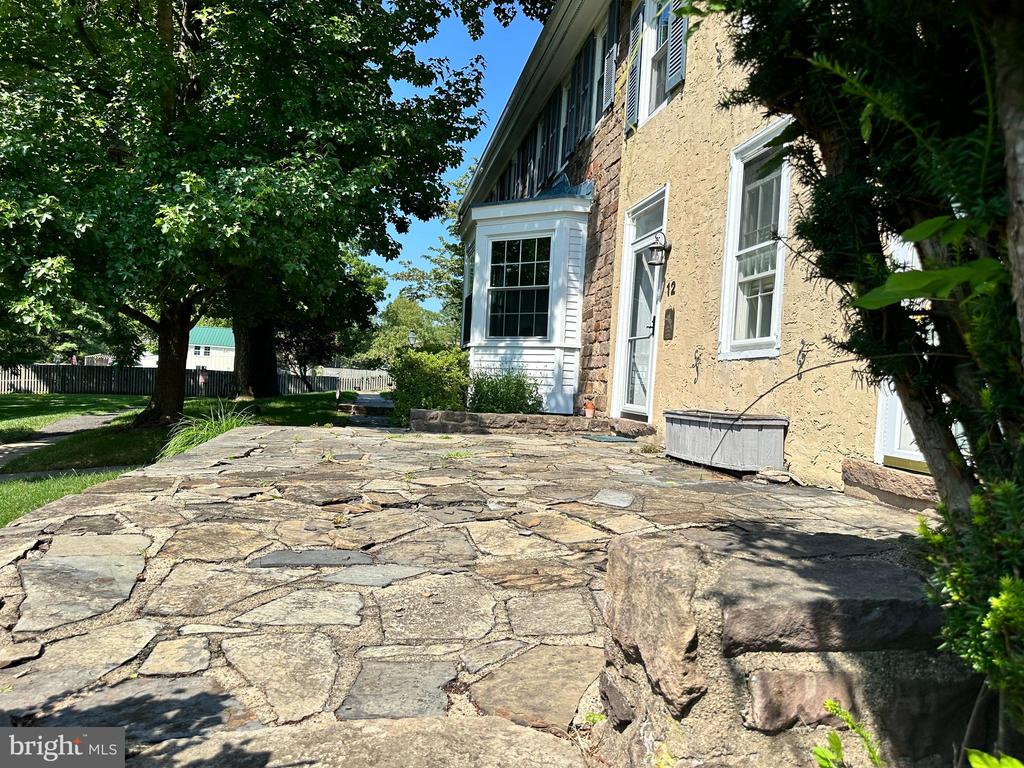 11 WINTERSET COURT