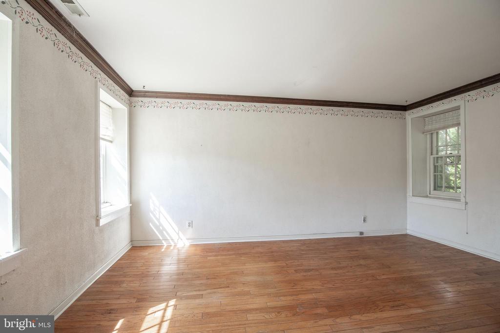 11 WINTERSET COURT
