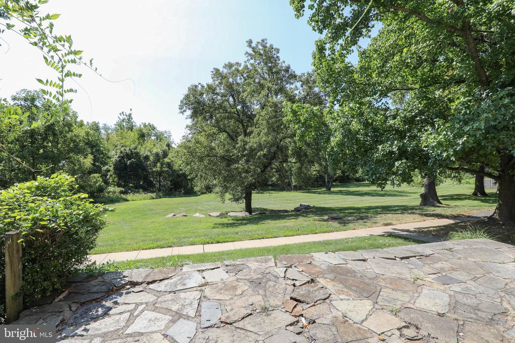 11 WINTERSET COURT