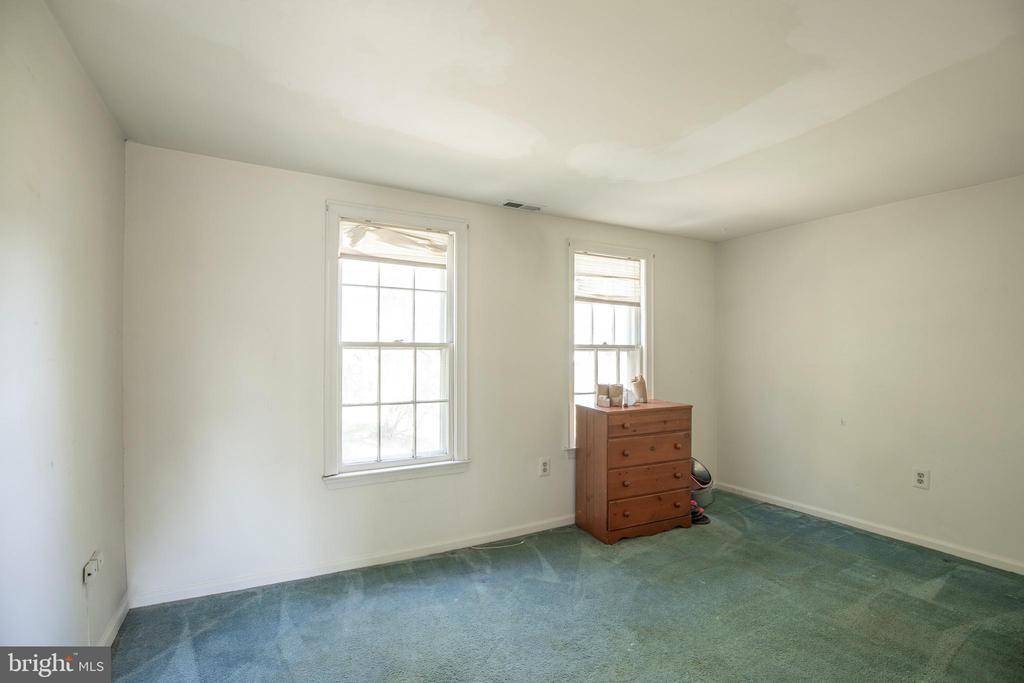 11 WINTERSET COURT