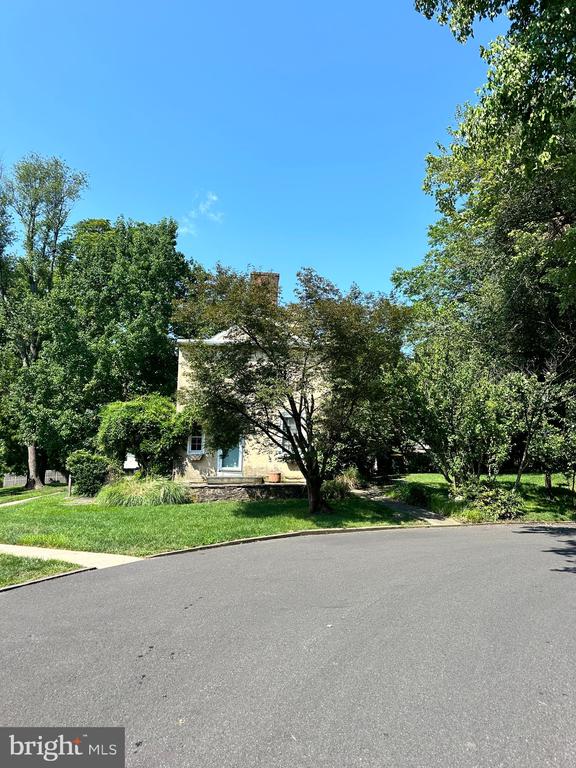 11 WINTERSET COURT