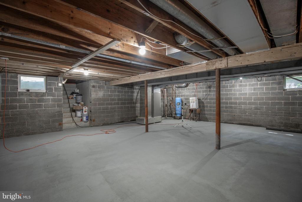 1736 PINE LANE