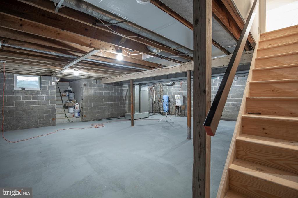1736 PINE LANE