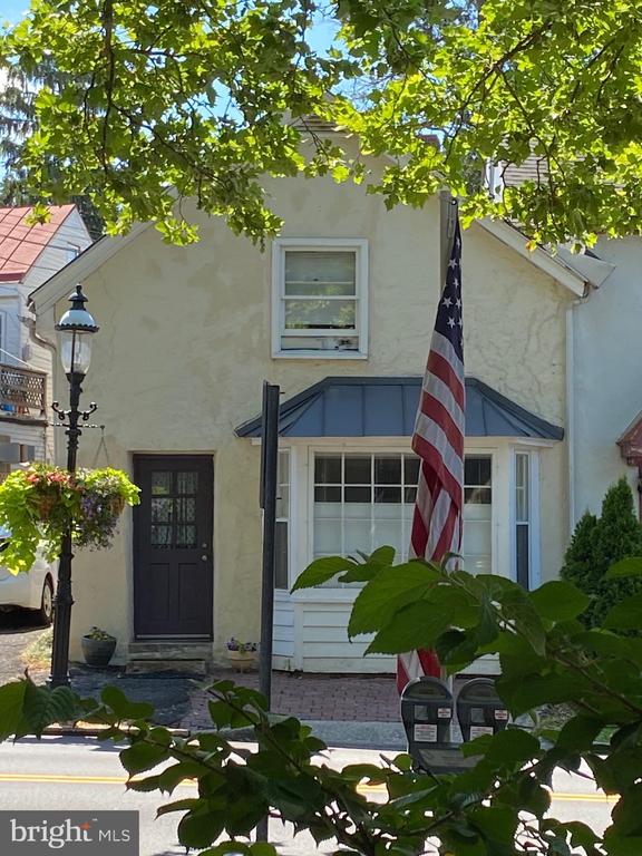 90 W COURT