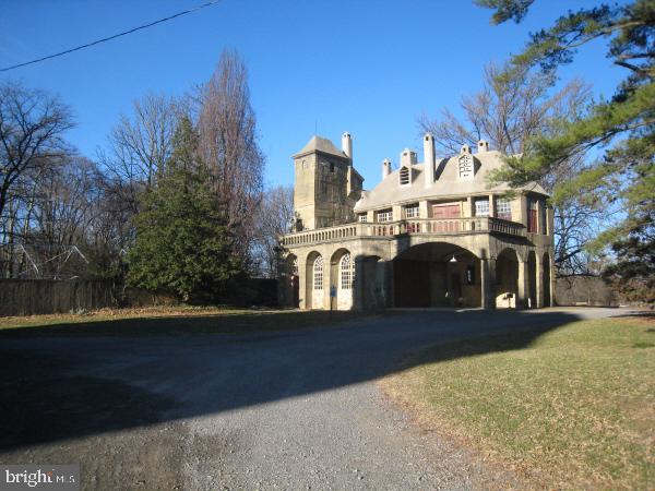 90 W COURT
