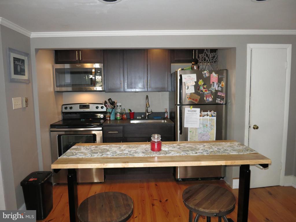90 W COURT