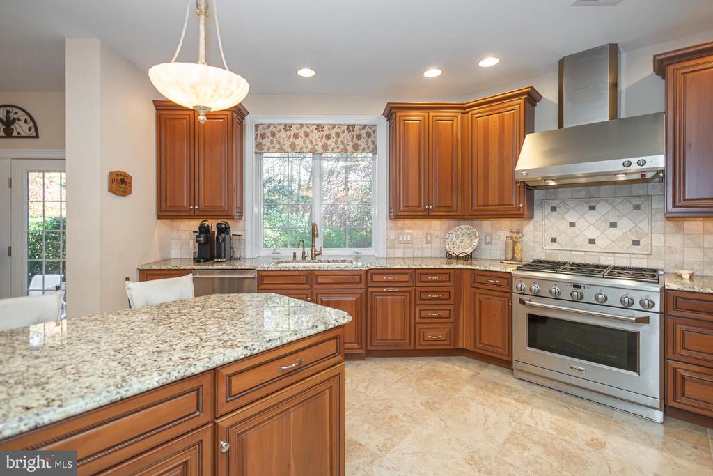 2205 BLUE STEM DRIVE