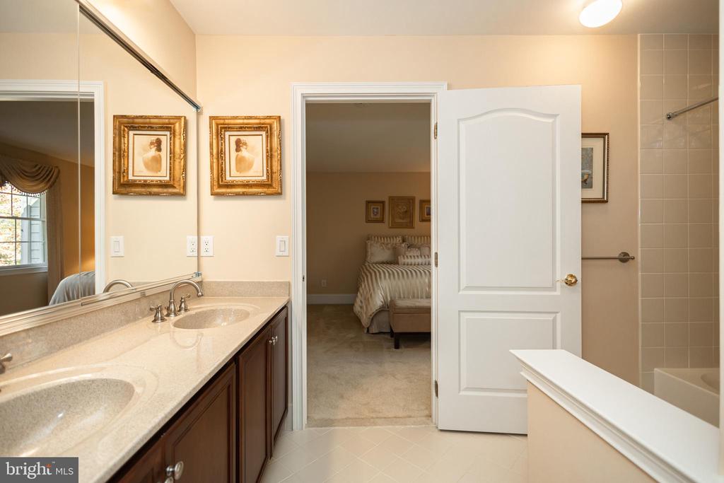 2205 BLUE STEM DRIVE